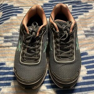 Gravity Defyer Sneakers size 9 women's sneakers